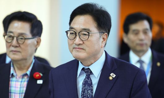 중국 베이징에서 열린 '항일전쟁 및 세계 반파시스트 전쟁 승전(전승절) 80주년 열병식'에 참석한 우원식 국회의장과 여야 의원들이 지난 2일 인천국제공항 제1여객터미널로 출국하는 모습. 연합뉴스