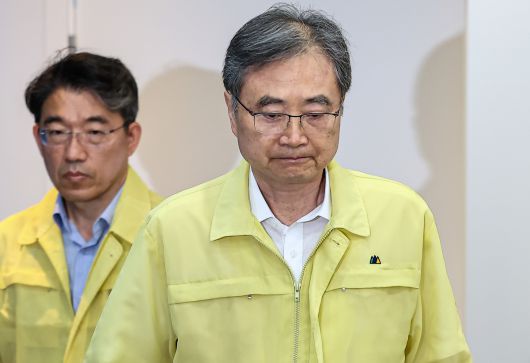 조현 외교부 장관이 6일 서울 종로구 외교부에서 열린 재외국민보호대책본부 본부-공관 합동 대책회의에 참석하고 있다. 이날 회의는 미국 조지아주 한국 배터리 공장 건설 현장에서 대대적인 이민 단속으로 한국인이 300명 넘게 체포되는 사태가 벌어진 것과 관련 대책 논의를 위해 열렸다. 뉴스1