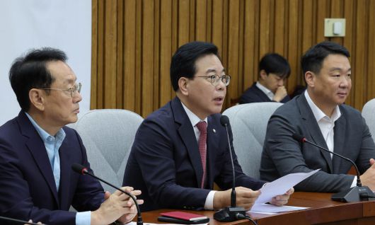 송언석 국민의힘 원내대표가 9일 서울 여의도 국회에서 열린 원내대책회의에서 발언하고 있다. 이재문 기자