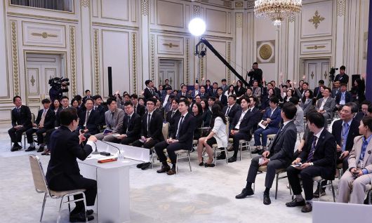 이재명 대통령이 11일 청와대 영빈관에서 열린 취임 100일 기자회견 '회복을 위한 100일, 미래를 위한 성장'에서 취재진의 질문을 받고 있다. 대통령실통신사진기자단