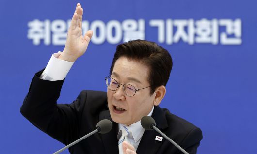 이재명 대통령이 11일 청와대 영빈관에서 열린 취임 100일 기자회견 '회복을 위한 100일, 미래를 위한 성장'에서 취재진 질문에 답하고 있다. 대통령실통신사진기자단