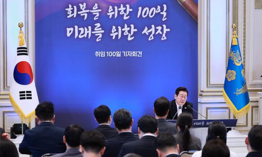이재명 대통령이 11일 청와대 영빈관에서 취임 100일 기자회견 '회복을 위한 100일, 미래를 위한 성장'을 하고 있다. 대통령실통신사진기자단