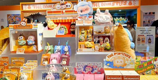 '라부부의 수상한 편의점' 팝업스토어에서만 판매하는 한정판 제품 8종. 박윤희 기자