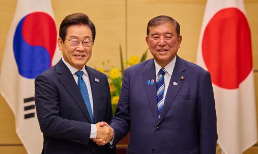 이재명 대통령(왼쪽), 최근 사임을 선언한 이시바 시게루 일본 총리. 이재명 대통령 SNS 캡처