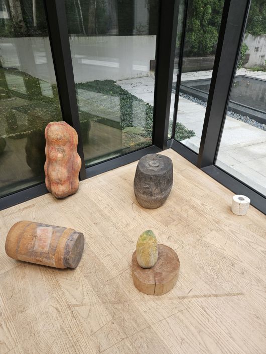 백연수, ‘일상의 사물’ 연작, 가변크기, 나무, 2017∼2019. 박세준 기자