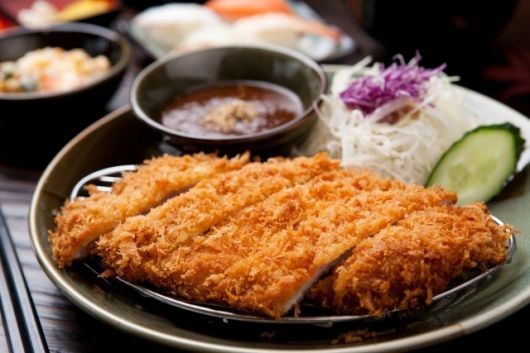 장시간 이동 중 간단한 한 끼를 해결하는 고속도로 휴게소에서는 더욱 철저한 위생 관리가 요구된다. 기사 특정내용과 무관. 게티이미지