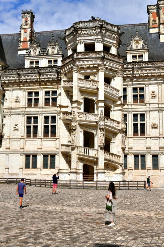 프랑수아 1세 건물 중앙 나선형 계단.