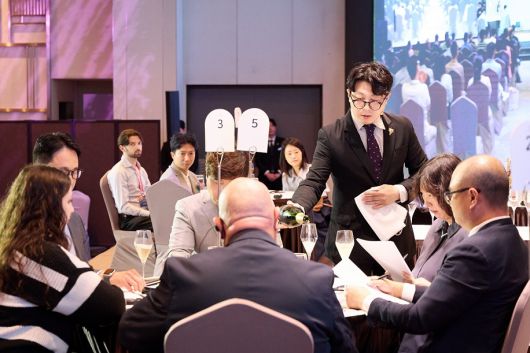 2025 한국 소믈리에 대회 결선 스파클링 와인 서비스. 홉스코치 코리아 제공