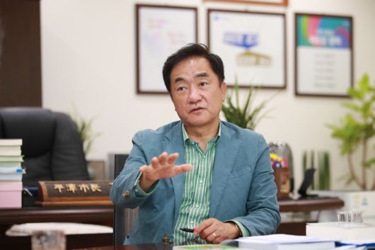 정장선 평택시장이 평택의 미래 가치에 대해 설명하고 있다. 평택시 제공