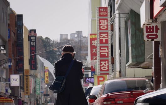 올해 88세인 김동호 전 부산국제영화제 집행위원장의 장편영화 감독 데뷔작 ‘미스터 김, 영화관에 가다’의 한 장면. SNS 캡처