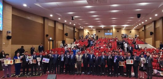 29일 열린 UN피스코 주최 ‘2025 SDGs 대상’ 시상식에 참석한 주요 인사들이 수상자들과 함께 기념촬영을 하고 있다. UN피스코 제공