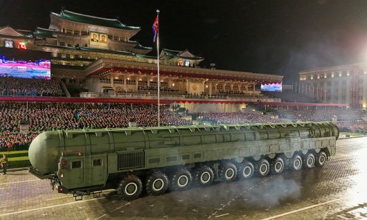 북한이 지난주 열병식에서 공개한 대륙간탄도미사일(ICBM) 화성-20형. 노동신문·뉴스1