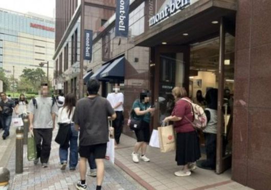 일본 토종 아웃도어 브랜드가 한국인 관광객 사이에서 폭발적인 인기를 얻으며 현지 언론의 주목을 받고 있다. 니시니혼신문 홈페이지 캡처