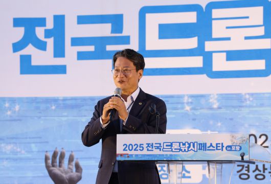 배진석 경북도의회 부의장이 축사를 하고 있다.