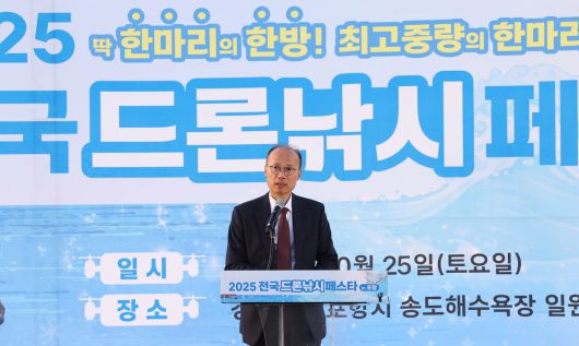 이기식 세계일보 사장이 대회사를 하고 있다.