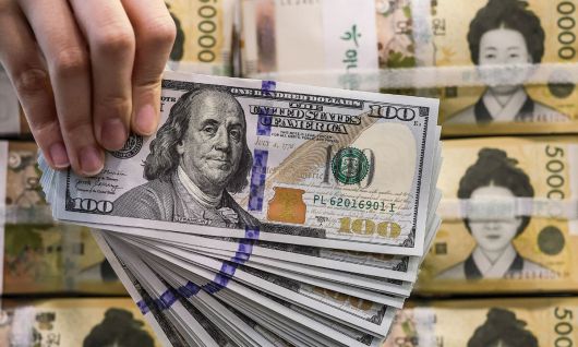 서울 중구 하나은행 위변조대응센터에 원화와 달러화가 놓여있다. 뉴시스