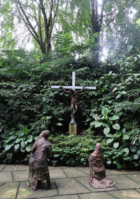 토모혼(Tomohon) '예수 고난의 길' 조형 트레킹코스