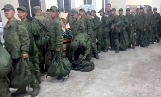 북한군이 러시아에서 전쟁 물품을 지급받고 있는 장면이라고 공개된 영상. 세계일보 자료사진