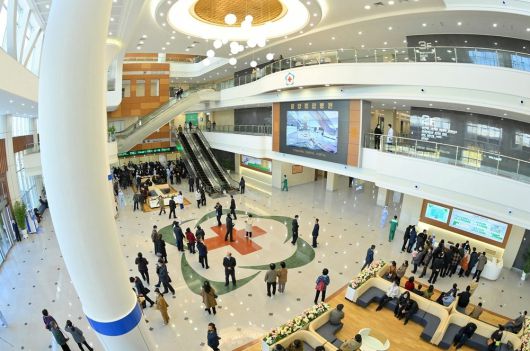 북한 노동당 기관지 노동신문은 4일 "평양종합병원이 3일 개원했다"고 보도했다.