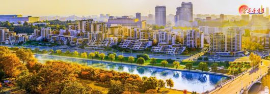 북한 노동당 기관지 노동신문은 7일 "단풍계절을 맞아 더욱 아름다워진 수도의 새 거리들"이라는 제목의 기사를 보도했다.