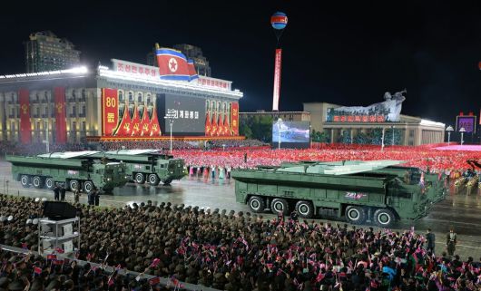 북한 노동당 기관지 노동신문은 지난달 11일 평양 김일성광장에서 북한 노동당 창건 80주년 기념 열병식이 전날 진행됐다고 보도했다. 사진은 신형 극초음속 단거리탄도미사일(SRBM)인 화성-11마. 노동신문·뉴스1