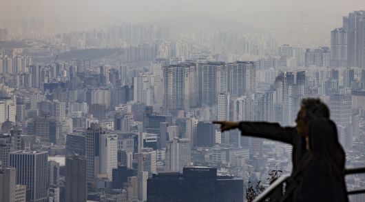 23일 오전 서울 남산에서 서울 시내 아파트 대단지 모습이 보이고 있다. 뉴시스