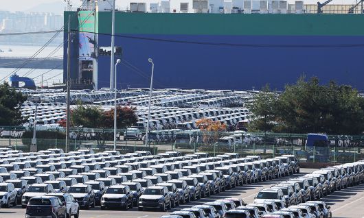 14일 경기도 평택항에 수출용 자동차가 세워져 있는 모습. 연합뉴스