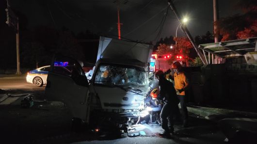 제주 쿠팡 새벽 택배 트럭 사고 현장. 제주도 소방안전본부 제공