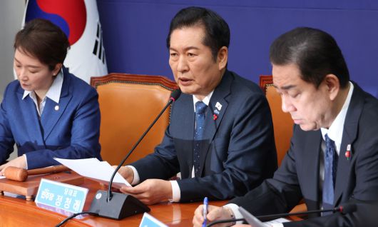 더불어민주당 정청래 대표가 5일 서울 여의도 국회에서 열린 최고위원회의에서 발언하고 있다. 연합뉴스