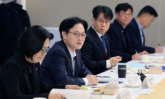 김정관 산업통상부 장관이 5일 오전 서울 종로구 정부서울청사에서 열린 제1차 자원안보협의회의에서 모두발언을 하고 있다. 뉴스1