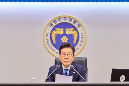 이재명 대통령이 4일 서울 용산 대통령실 청사에서 열린 수석보좌관회의에서 발언하고 있다. 대통령실 제공