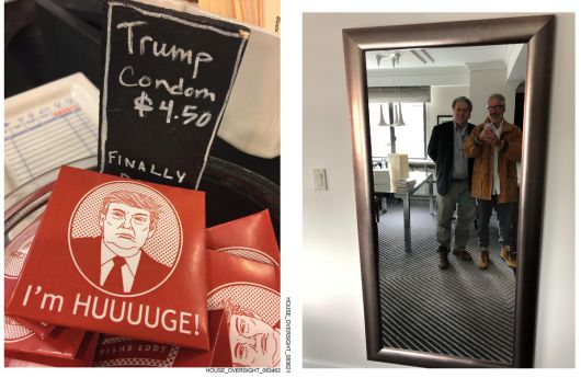 고 제프리 엡스타인이 보관해 온 날짜 미상의 사진으로 검은 팻말에 ‘트럼프 콘돔 4달러50센트’라고 적혀 있다(왼쪽 사진). 오른쪽 사진은 스티브 배넌(왼쪽)과 엡스타인이 휴대폰으로 사진을 찍는 모습. AFP연합