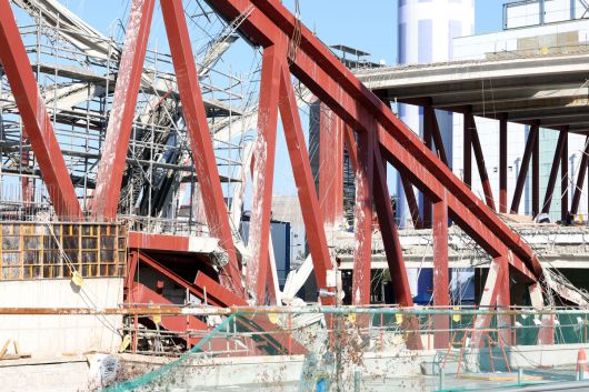 12일 오후 광주 서구 치평동(상무지구)의 광주대표도서관 공사 현장에서 레미콘 타설 중 붕괴 사고로 구조물 안정화와 보강작업을 위해 수색작업이 멈춰있다. 뉴스1