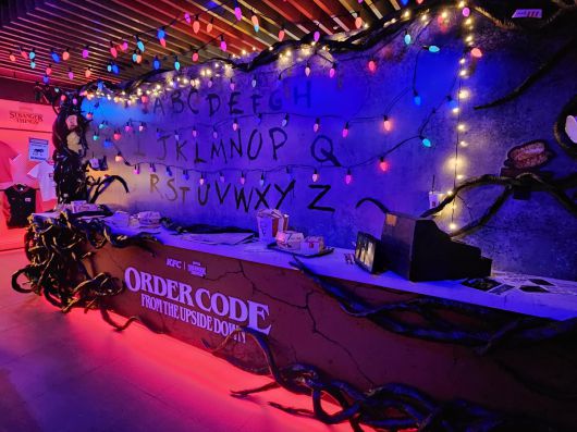 KFC 신촌역점 내 ‘기묘한 이야기’ 팝업스토어 오더코드존.