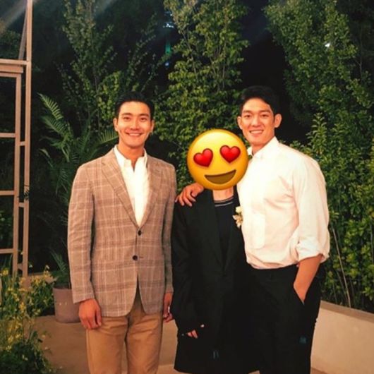 박재민의 결혼을 축하하며 슈퍼주니어 최시원이 자신의 SNS에 공개했던 사진. (왼쪽부터) 최시원, 박재민의 아내, 박재민.