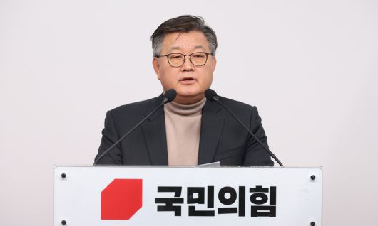 이호선 국민의힘 당무감사위원장이 지난 16일 서울 여의도 국힘 중앙당사에서 회의 결과를 발표하고 있다.당무위는 김종혁 전 최고위원을 윤리위에 회부, 당원권 정지 2년 권고 결정을 내렸다. 뉴시스