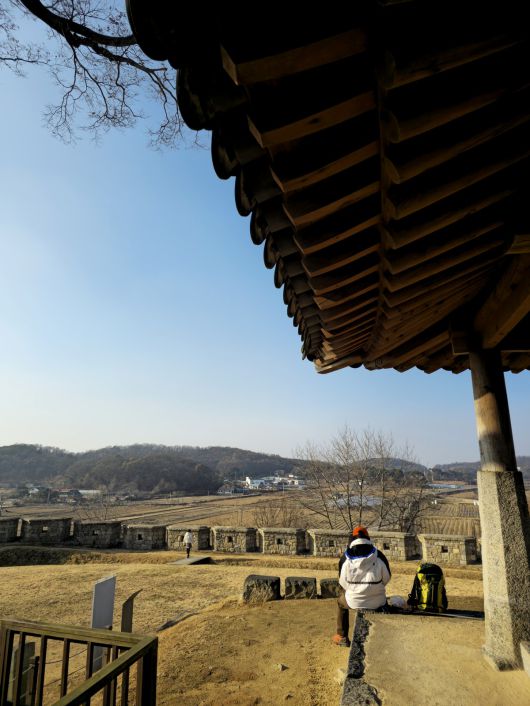 연미정과 월곶돈대 성곽.