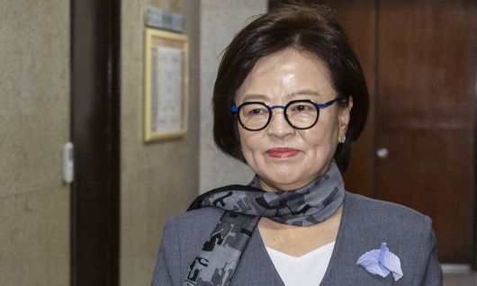 진선미 선관위원장 더불어민주당 원내대표 보궐선거관리위원회 진선미 위원장이 31일 국회에서 비공개로 열린 선관위 회의에 입장하고 있다. 원내대표 후보등록은 1월5일이고 선거는 11일 치러진다. 연합뉴스