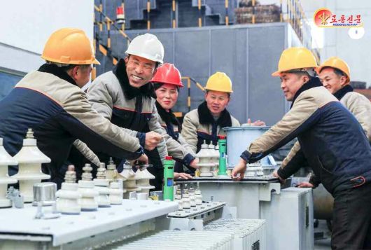 북한 노동당 기관지 노동신문은 지난 2025년 12월 28일 대안전기공장 초급당일꾼(간부)들이 현장에서 대중들을 열의로 불러넣고 있다고 보도했다.