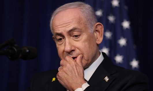 지난 2025년 12월 29일 미국 플로리다주(州) 마러라고 리조트를 방문해 도널드 트럼프 대통령과 정상회담을 한 베냐민 네타냐후 이스라엘 총리가 기자회견 도중 잠시 생각에 잠겨 있다. AFP연합뉴스