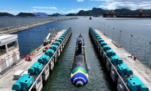 브라질 해군이 도입한 스코르프펜급 잠수함이 도크에 접안해 있다. 나발그룹 제공