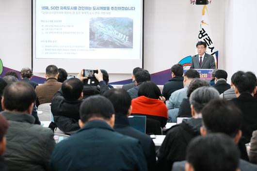 방세환 광주시장이 7일 시청에서 열린 신년 간담회에서 답변하고 있다. 광주시 제공