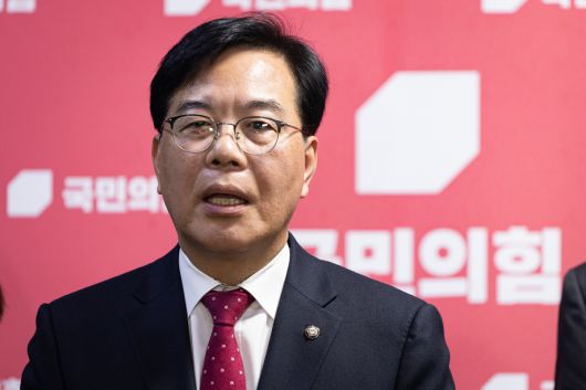 송언석 국민의힘 원내대표가 6일 서울 여의도 국회에서 현안 관련 백브리핑을 하고 있다. 뉴스1