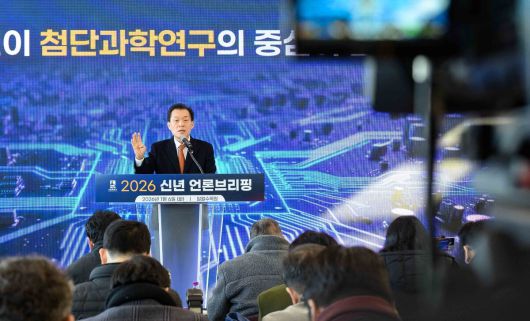 이재준 수원시장이 6일 일월수목원에서 열린 간담회에서 ‘수원 대전환’을 선언하고 있다. 수원시 제공