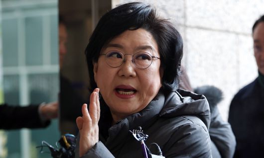 이혜훈 기획예산처 장관 후보자가 8일 서울 중구 예금보험공사에 마련된 인사청문회 준비 사무실로 출근하며 취재진의 질문에 답하고 있다. 연합뉴스