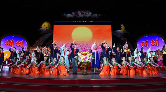 노동신문은 7일 "학생소년들의 설맞이공연 '제일 좋은 내나라'가 진행됐다"고 보도했다.