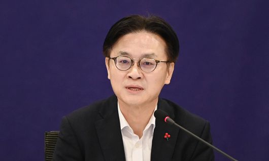 김정관 산업통상부 장관이 12일 서울 중구 대한상공회의소에서 열린 '산업통상부 공공기관(산업 분야) 업무보고'에서 인사말을 하고 있다. 산업통상부 제공