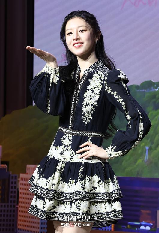 배우 고윤정이 13일 서울 강남구 조선 팰리스 서울 강남에서 열린 넷플릭스 드라마 '이 사랑 통역 되나요?' 제작발표회에 참석해 포즈를 취하고 있다. 한윤종 기자