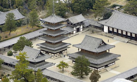 14일 백제인 손길 담긴 호류지 방문 이재명 대통령과 다카이치 사나에 일본 총리가 13일 나라현 나라시에서 정상회담을 개최했다. 사진은 양 정상이 14일 함께 방문하는 나라현 호류지 사원 전경. 도쿄=연합뉴스