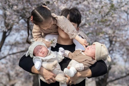 전북 군산시가 출산율과 인구 증대를 위해 개최한 아빠 육아사진 공모전 수상작. 군산시 제공